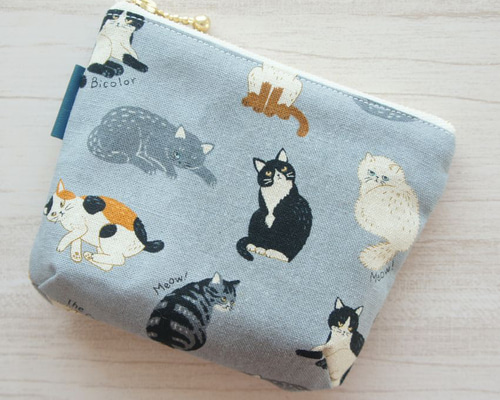 taylor swift ポーチ　猫 Legato Largo ネコ刺繍 ポーチ 裏に前足の刺繍 手触り コットン