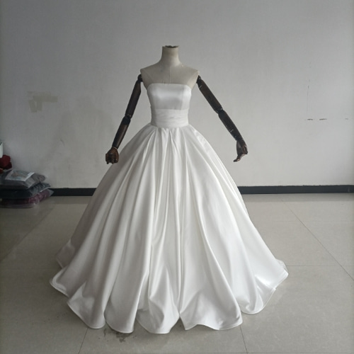 豪華！オフホワイト ドレス Aライン ベアトップ サッシュベルト 華やか  