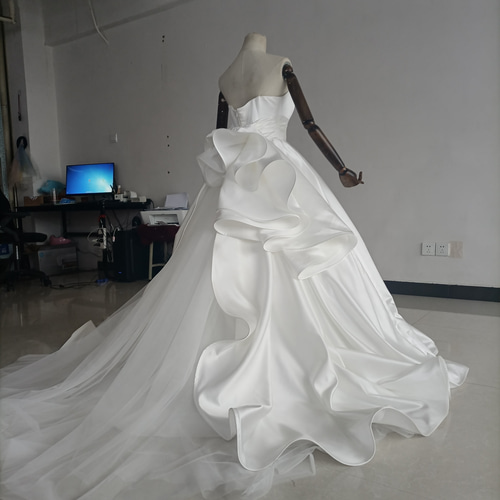 豪華！オフホワイト ドレス Aライン ベアトップ サッシュベルト 華やか  