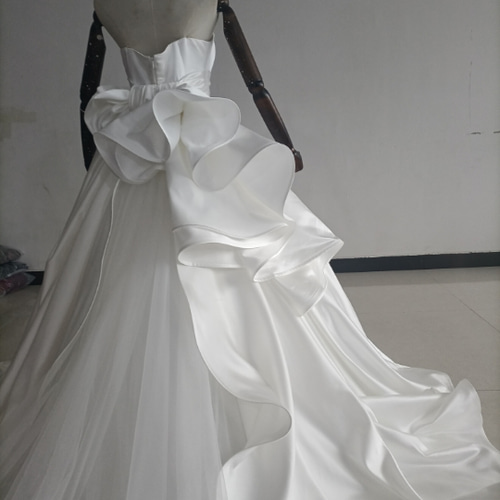 高品質！オフホワイト ドレス Aライン ベアトップ 背中見せ  