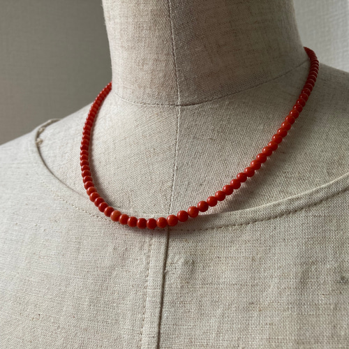 約3〜4ミリ玉赤珊瑚ネックレス〜止金シルバー〜 ネックレス