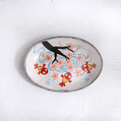 桜と金魚絵のオーバルプレート（レッド） 2枚目の画像