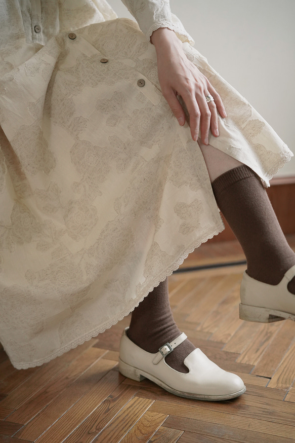 米白原色 法式復古暗紋提花亞麻棉洋裝 高腰長款茶歇連身裙 第8張的照片