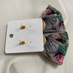 インド刺繍リボン　タッセル　ピアス　くすみピンク　大ぶり　リボンタッセル　サージカルステンレス　アレルギー対応 4枚目の画像