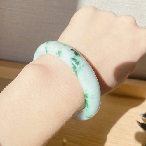 値下げ】無処理翡翠バングル 白底青漂花 内径約59.8mm バングル