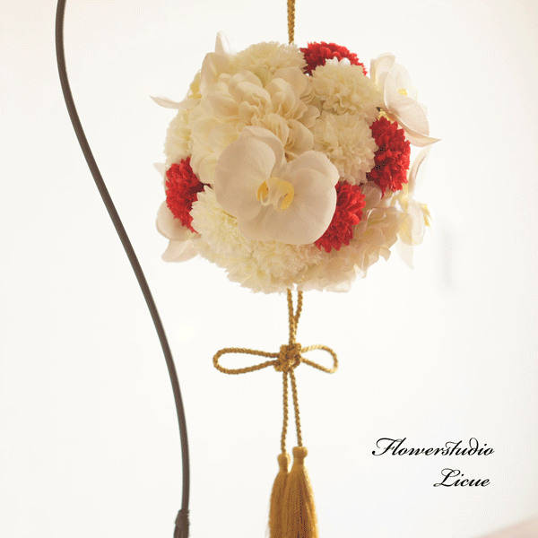 胡蝶蘭たっぷり和風ボールブーケ(赤&白）お着物に合わせてオーダー承ります♪