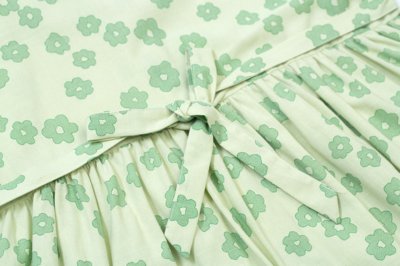 綠色花花 拼雙層木耳邊V領印花蘿莉洋裝 花邊領寬鬆燈籠袖連身裙 第5張的照片