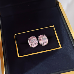 一粒 オーバル ライトピンク シンプル 高炭素ダイヤモンド キラキラ ゴージャス 普段使い スタッドピアス かわいい 春 4枚目の画像
