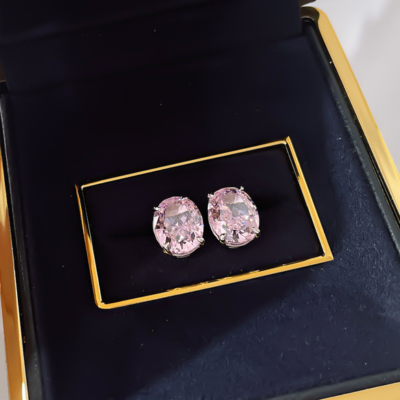 一粒 オーバル ライトピンク シンプル 高炭素ダイヤモンド キラキラ ゴージャス 普段使い スタッドピアス かわいい 春 4枚目の画像