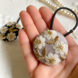 新色⭐︎春色flower刺繍テキスタイル　ヘアゴム 5枚目の画像