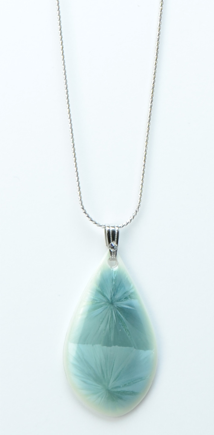 胸元に結晶の華が咲く。美しい京焼のアクセサリー”京かざり”　　花結晶・茶　ペンダント　磁器