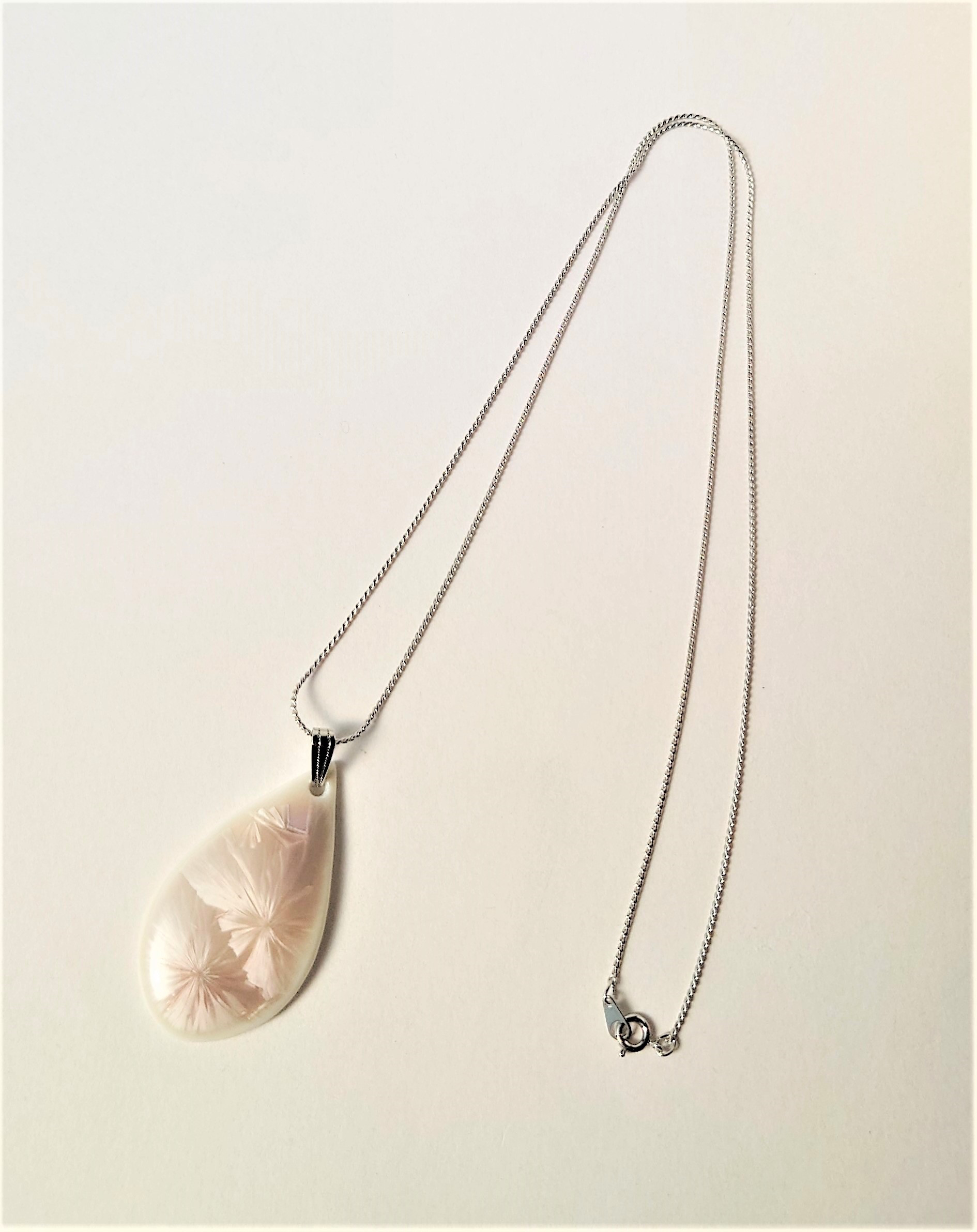 胸元に結晶の華が咲く。美しい京焼のアクセサリー”京かざり”　　花結晶・茶　ペンダント　磁器