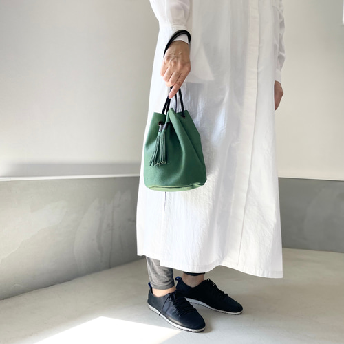 2023春夏新作』ピッグレザーのタッセル付2WAY巾着バッグ【グリーン