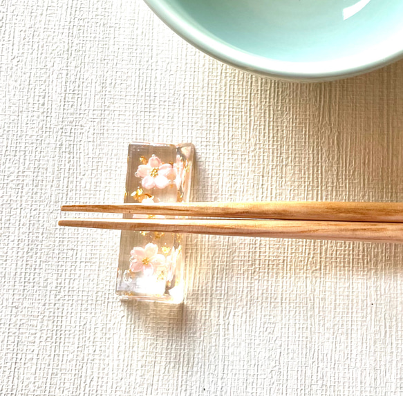 ラッピング無料サービス✨つやつや ぷっくり桜のお箸置き   金箔入り／パール入り 4枚目の画像
