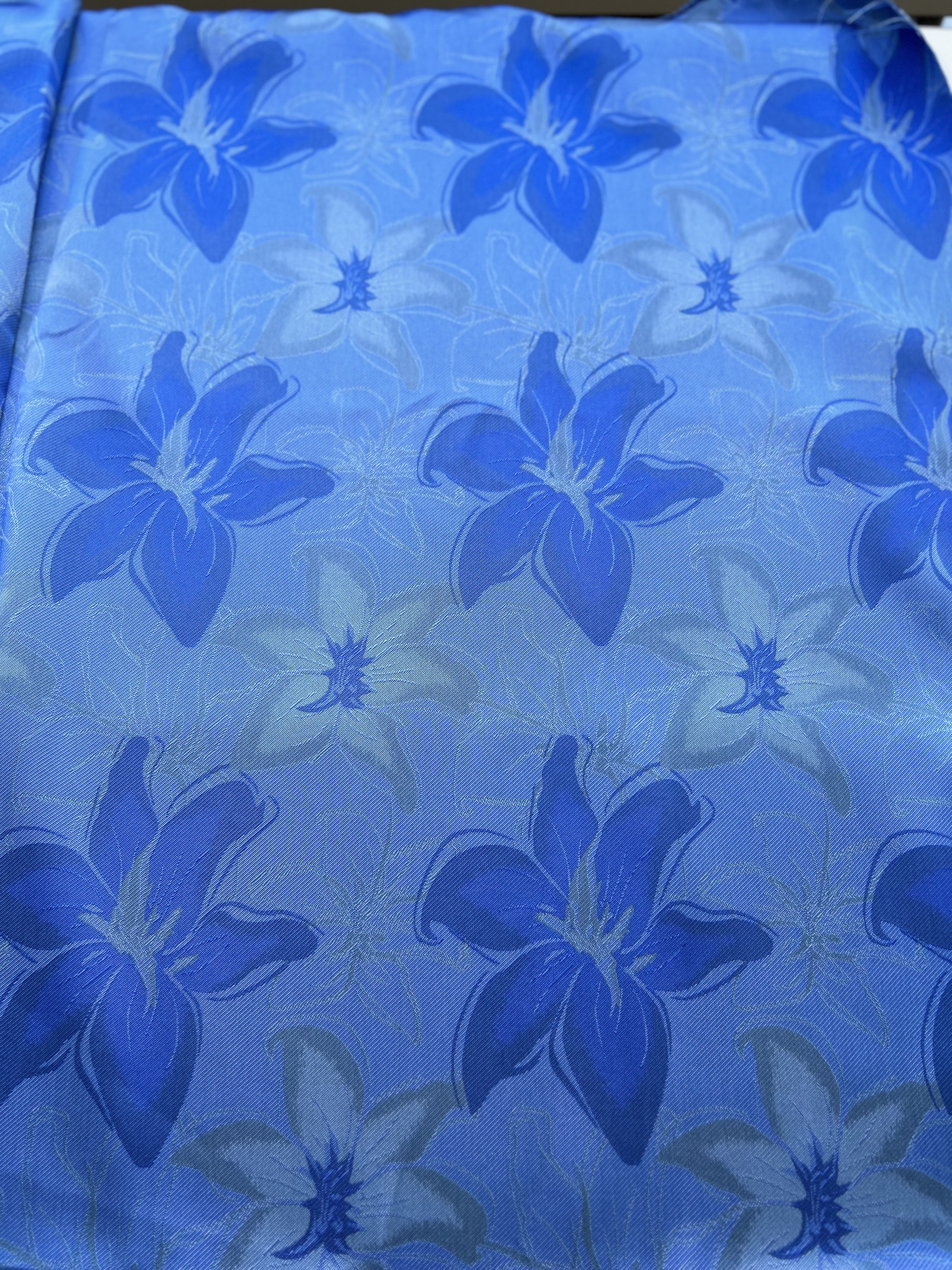 ラグジュアリーブランド ゆり柄