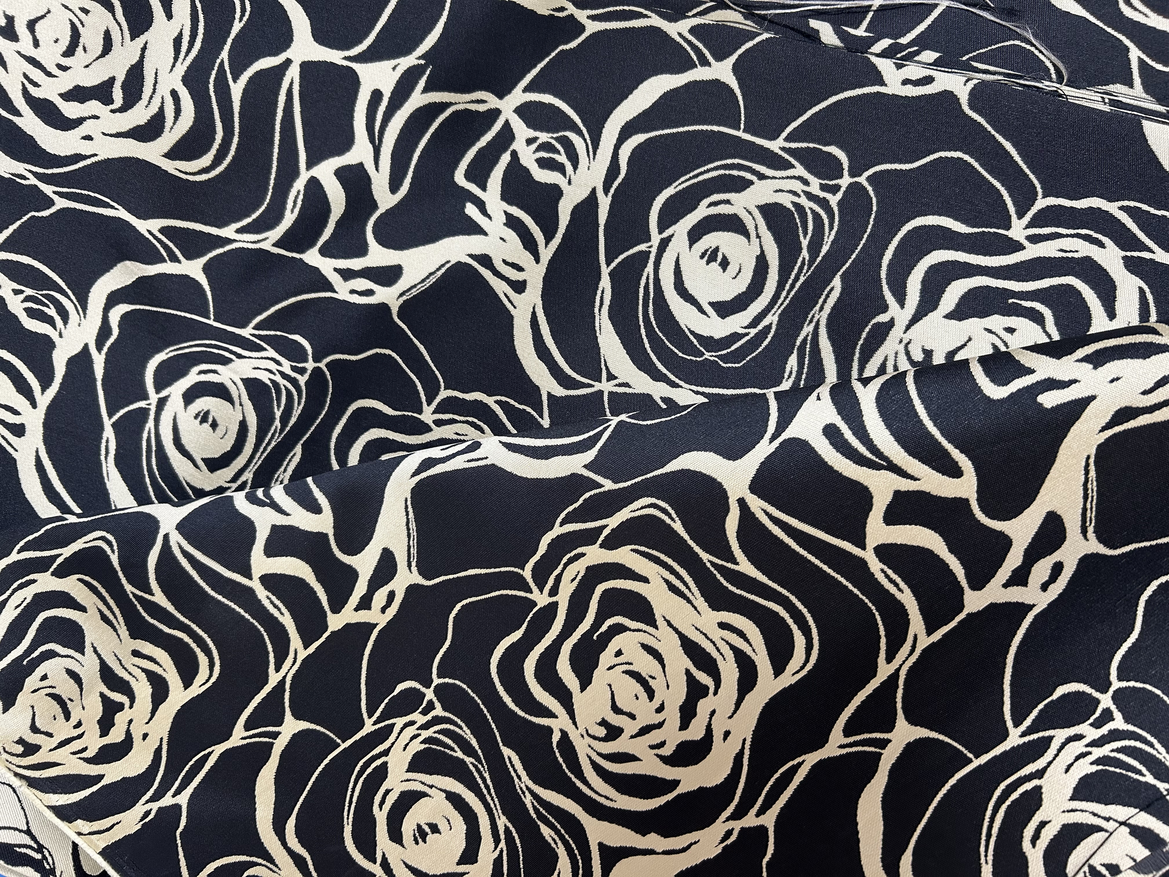 ラグジュアリーブランド バラ柄