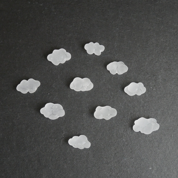 小さな小さな雲ピアスorイヤリング 3枚目の画像