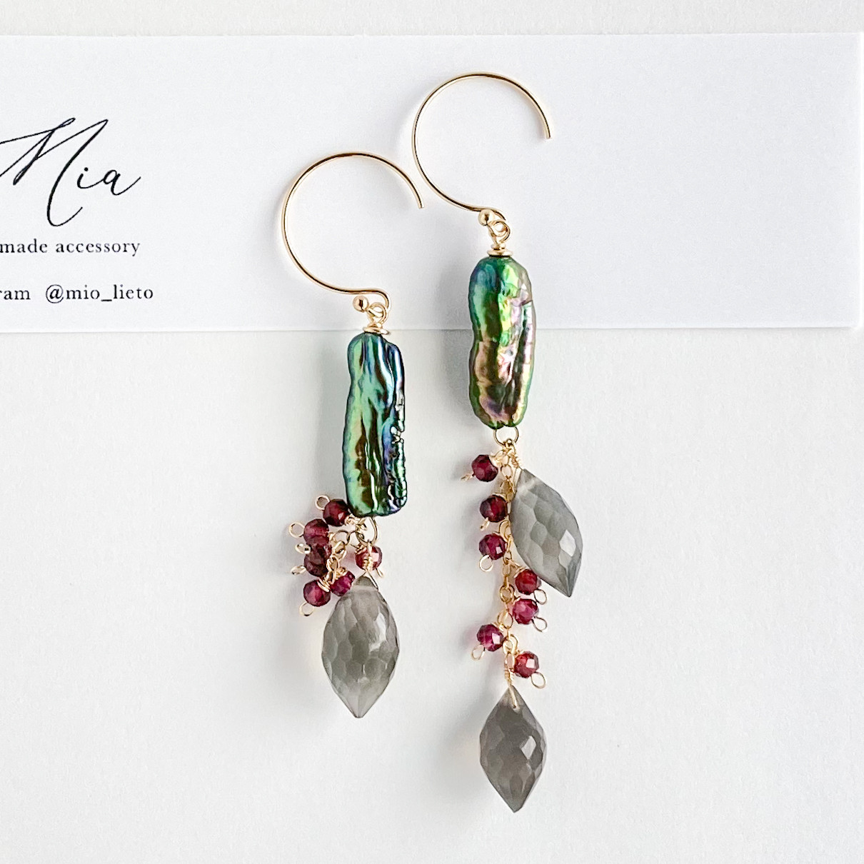 淡水パールとグレームーンストーンのアシンメトリーピアス／イヤリング   14kgf