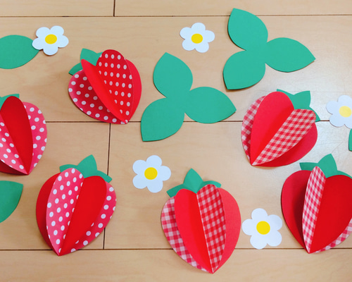 【壁面飾り】いちご摘み楽しいな ミニ壁面飾り 保育壁面 ＊いちご摘み＊ 雑貨・その他 sawa8sami 通販