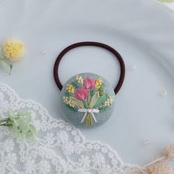 春の花束　刺繍ブローチ/刺繍ヘアゴム　チューリップブローチ　チューリップヘアゴム 5枚目の画像