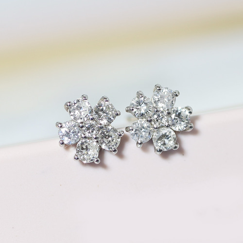 プラチナ900 フラワー ダイヤモンドピアス 0.36ct Pt900 花 プラチナ900 フラワー ダイヤモンドピアス 0.36ct Pt900 花