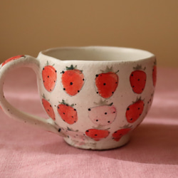 粉引き赤とピンクのイチゴの丸カップ 4枚目の画像