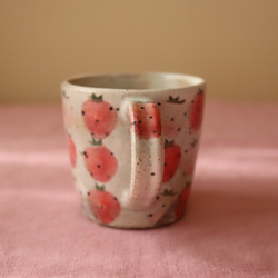 粉引き赤とピンクのイチゴの少し小さめカップ 5枚目の画像