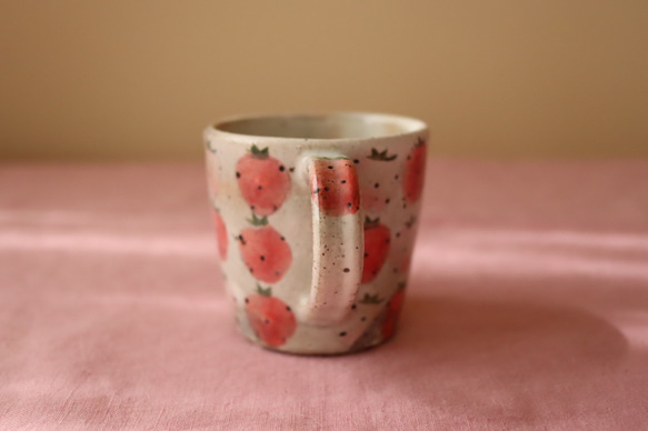 粉引き赤とピンクのイチゴの少し小さめカップ 5枚目の画像