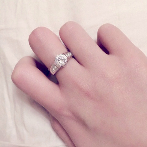 1ct オーストリア人工クリスタル 指輪 リング きれいめ ゴージャス