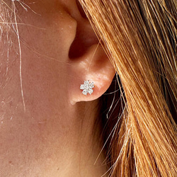 K18　フラワー　ダイヤモンドピアス　0.36ct　18金　花　flower　華　ファッション　アクセサリー 4枚目の画像