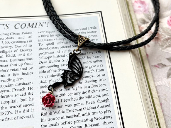 黒革チョーカー／黒蝶／薔薇／金古美 1枚目の画像