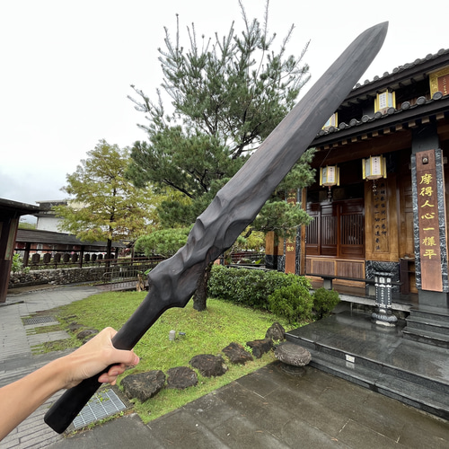 刀剣、魔剣、ハーデス手作り木刀、美術木刀、魔剣を販売しており