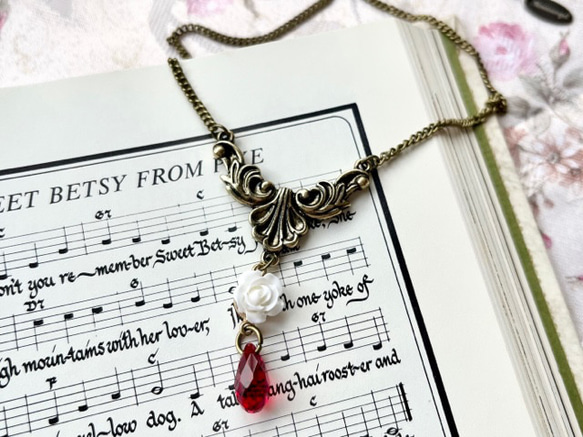 金古美チェーンチョーカー／白薔薇／クリスタル 1枚目の画像