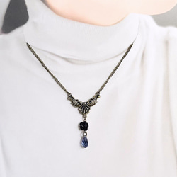 金古美チェーンチョーカーネックレス／黒薔薇／クリスタル 2枚目の画像