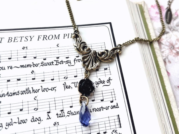 金古美チェーンチョーカーネックレス／黒薔薇／クリスタル 1枚目の画像