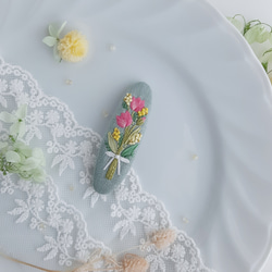 大人可愛い 春の花束 刺繍パッチンピン　春ヘアピン　チューリップパッチンピン　ミモザパッチンピン 5枚目の画像