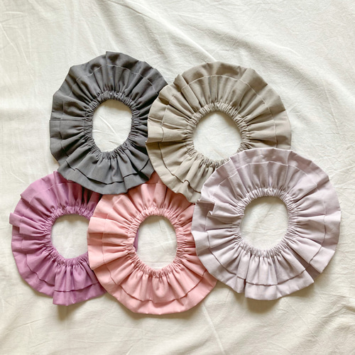 素材にこだわった360°フリルスタイ｜5種類のカラーから選べる