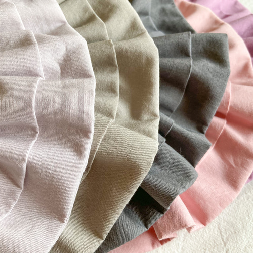 素材にこだわった360°フリルスタイ｜5種類のカラーから選べる