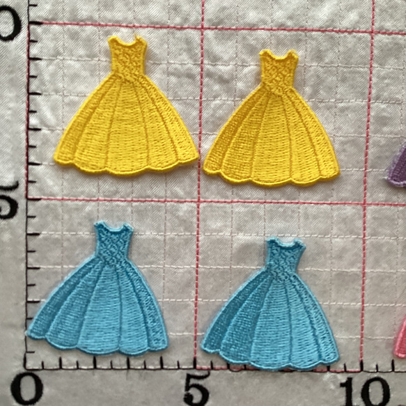 プリンセス気分♡ミニドレス刺繍ワッペン2枚　①〜④番の中からお選び下さい 2枚目の画像