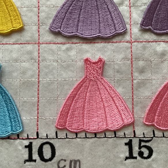 プリンセス気分♡ミニドレス刺繍ワッペン2枚　①〜④番の中からお選び下さい 6枚目の画像