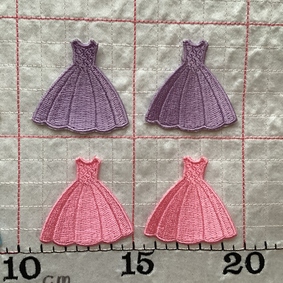 プリンセス気分♡ミニドレス刺繍ワッペン2枚　①〜④番の中からお選び下さい 4枚目の画像