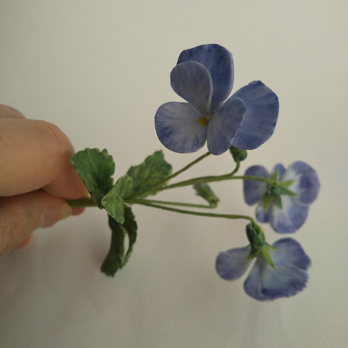 マノビオラ ブルー 粘土の枯れないビオラピック 樹脂粘土の花 送料無料 