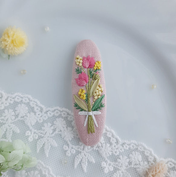 大人可愛い 春の花束 刺繍パッチンピン　春ヘアピン　チューリップパッチンピン　ミモザパッチンピン 4枚目の画像