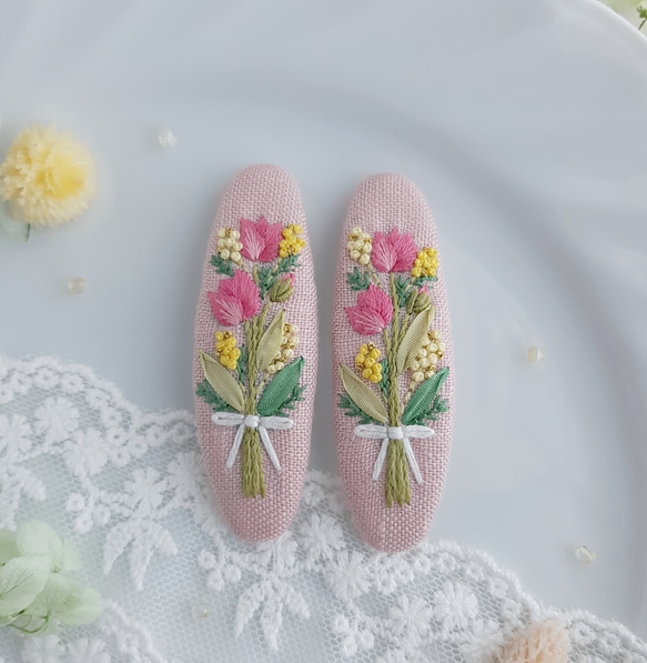 大人可愛い 春の花束 刺繍パッチンピン　春ヘアピン　チューリップパッチンピン　ミモザパッチンピン 2枚目の画像