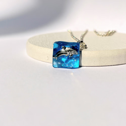 シャチの水面ネックレス / レジン / 海 ネックレス・ペンダント 華昇  