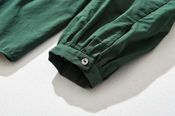 やさしい風合い漂う　長袖ブラウス　コットン100％  濃緑   230215-4 7枚目の画像