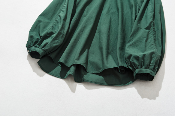 やさしい風合い漂う　長袖ブラウス　コットン100％  濃緑   230215-4 5枚目の画像