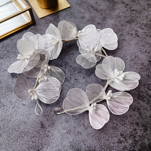 ホワイト シルバー ヘアアクセサリー 小枝 ヘッドドレス 花嫁 ホワイト シルバー ヘアアクセサリー 小枝 ヘッドドレス 花嫁