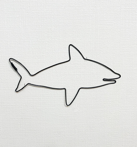 シンプルなサメ　さめ　鮫　壁掛け　平面　ワイヤーアート　ウォールデコ 5枚目の画像