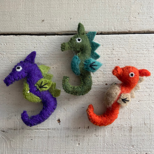 羊毛フェルト オリジナル 羊毛 タツノオトシゴ ブローチ ブローチ orb